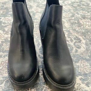 Dr. Martins Black ankel LeatherBoots